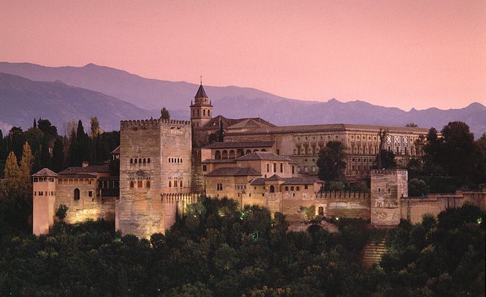Perfecto atardecer de la Alhambra en Granada