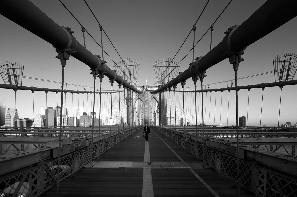 Selbst am frühen Morgen ist man auf der Brooklyn Bridge nicht alleine.