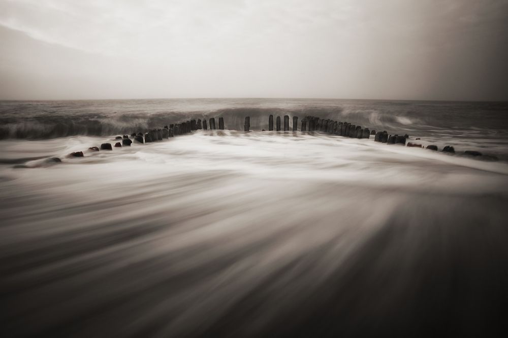 Aufgenommen am Strand auf Sylt zwischen Rantum und Westerland. Grau- und Grauverlauffilter von Lee brachten die nötige Aufnahmezeit.