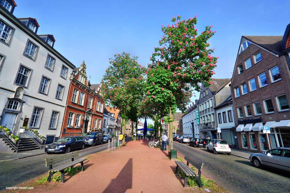 STÜRZENDE LINIEN SIND HIER STILMITTEL